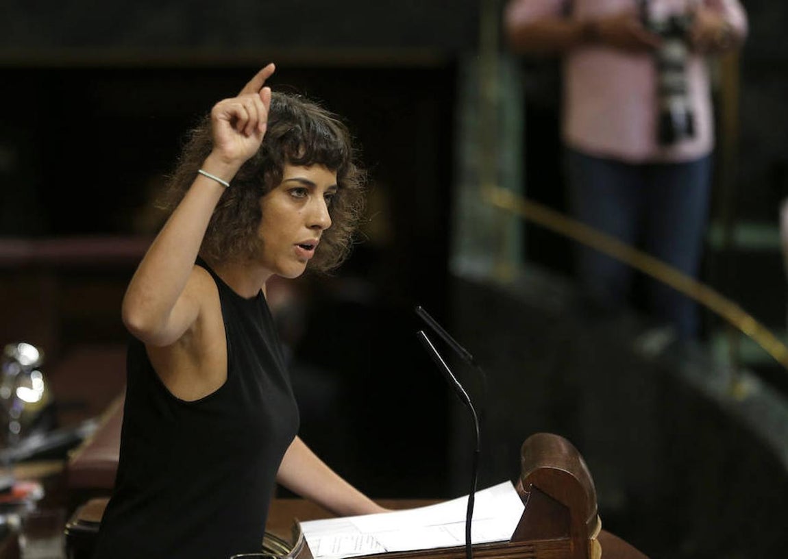 Alexandra Fernández, de En Marea, acusa al Gobierno del PP de ser «destrozador» y continúa con el tono crítico de sus compañeros de formación. «El único miedo real es que ustedes sigan gobernando». 
