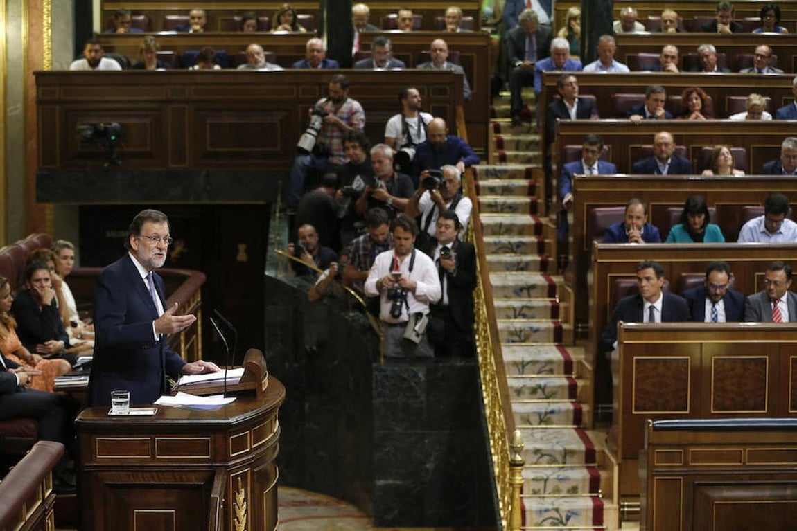 «Podemos estar de acuerdo en que la corrupción es el segundo problema que más preocupa a los españoles», señala Rajoy. «Yo siento rechazo a la corrupción: la democracia tiene un enemigo llamado corrupción y debe ser común a todos los partidos. Muchas veces cometemos el error de pensar que la corrupción es solo del adversario», recuerda el líder popular. 