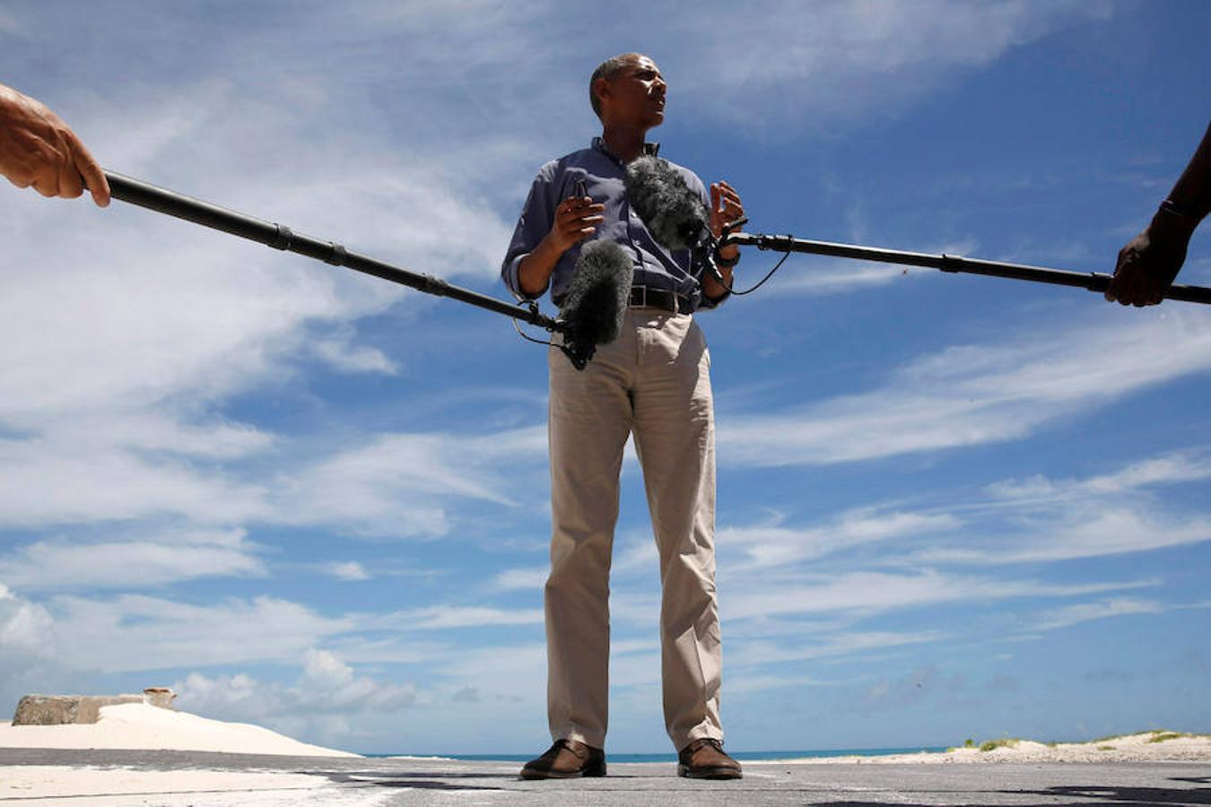 Obama se dirige a los medios. Ha defendido la necesidad de proteger el medio ambiente.. 