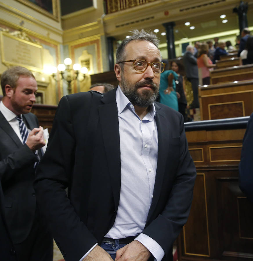 El portavoz de Ciudadanos en el Congreso, Juan Carlos Girauta, a su llegada al Congreso de los Diputados para asistir a la segunda votación para su investidura.. 