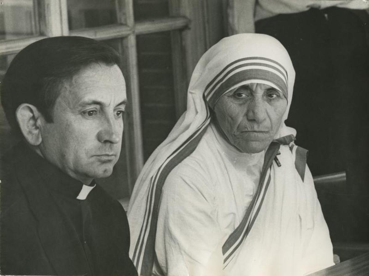 La madre Teresa de Calcuta junto a monseñor José María Martín Patino, en una visita que realizó a España en junio de 1976. 