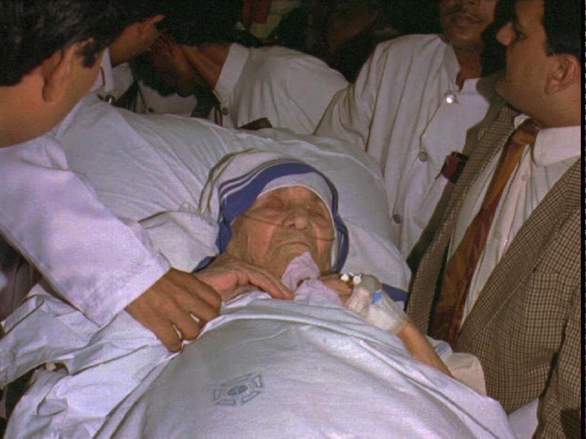 La Madre Teresa falleció a los 87 años en Calcuta el 5 de septiembre de 1997 de un ataque al corazón.. 