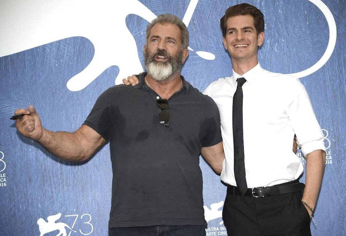 Mel Gibson y el actor Andrew Garfield. 