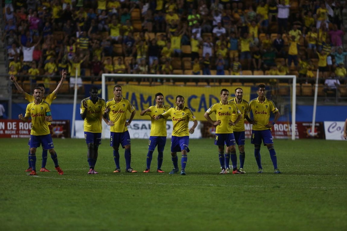 Fotos: El Cádiz se impone en los penaltis (3-2)