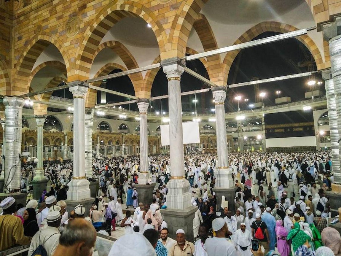 Imagen del interior de la mezquita Masjid al-Haram. 