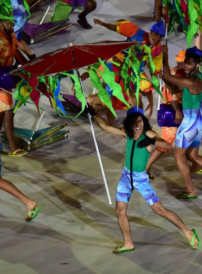La playa carioca. También se dedicó un tiempo importante a la playa de Río de Janeiro, más de cien artistas bailaron de manera simultanea en una representación de ella