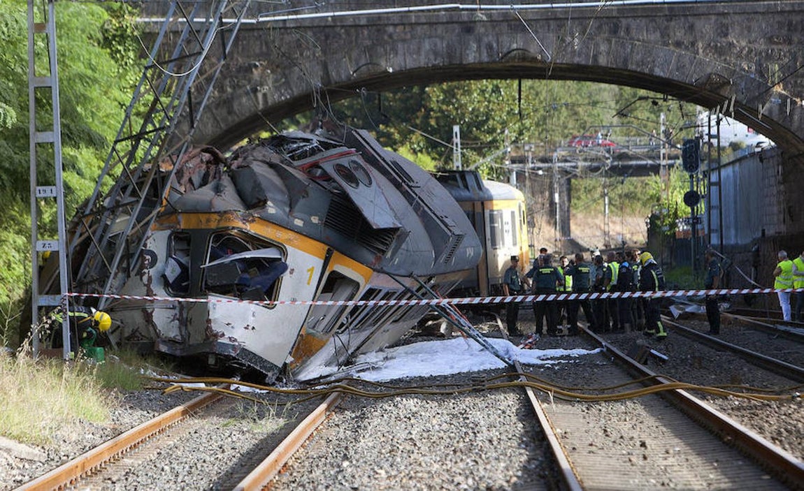 El número de pasajeros que viajaban en el convoy rondaría las 60 personas. 