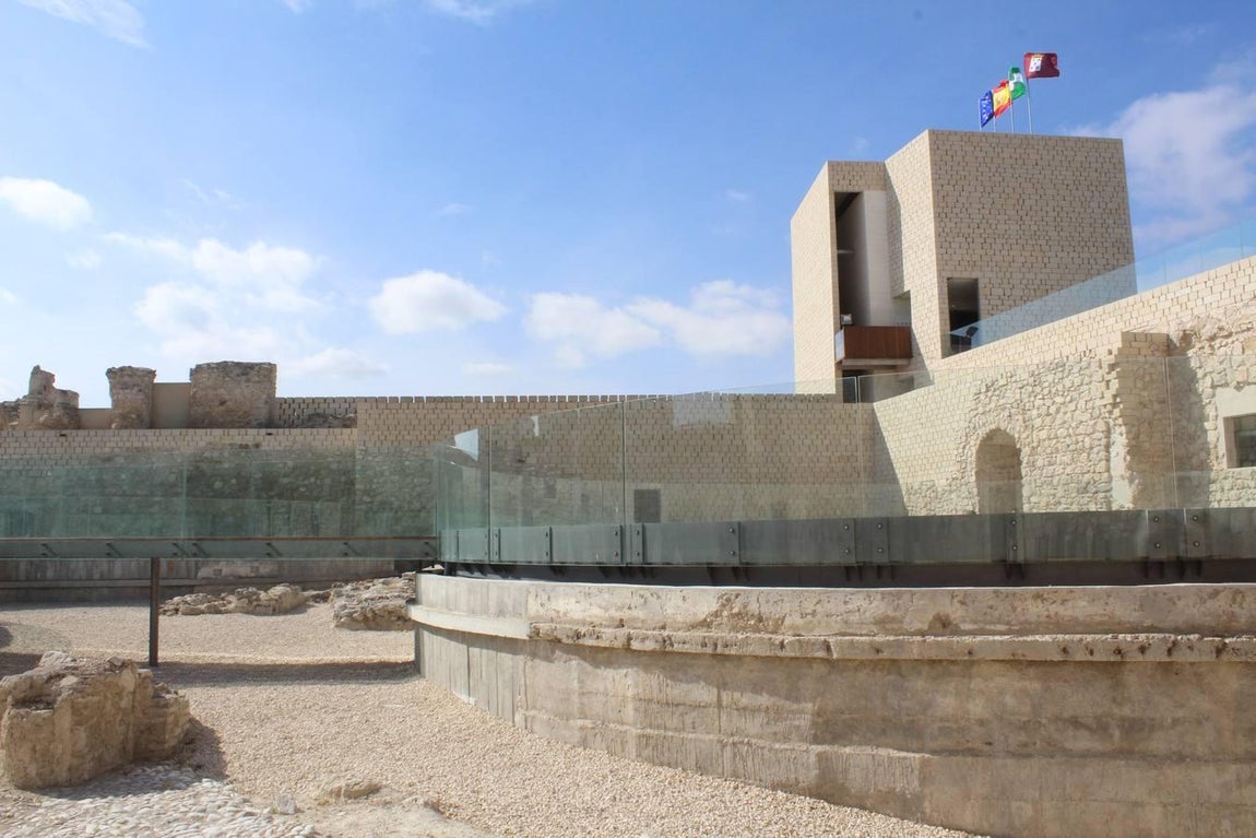 El rehabilitado castillo medieval de Baena, en imágenes