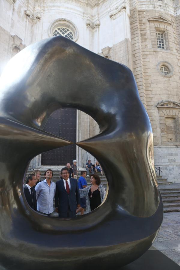 Fotos: Exposición con seis bronces monumentales del escultor Henry Moore