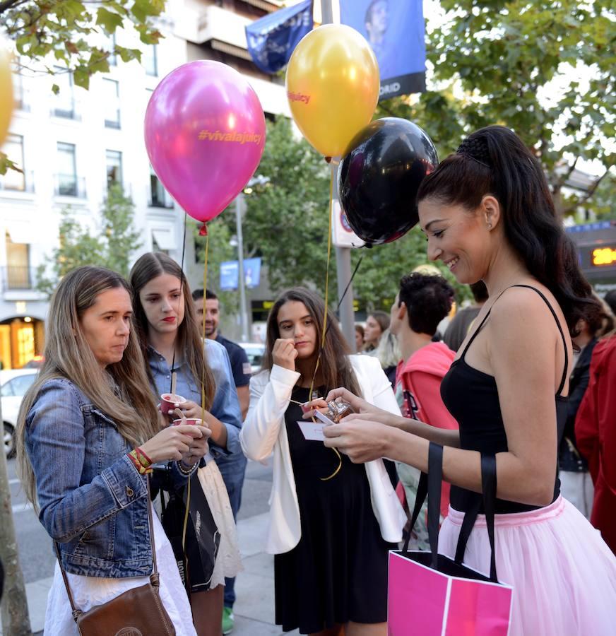 Estrategia de ventas. El evento tenía como objetivo comercializar una línea de perfumes, que estuvieron presentesen forma de muestra durante todo el evento
