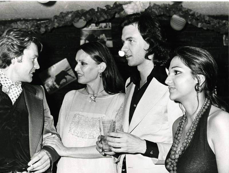 Helmut Berger, Lucía Bosé, Camilo Sexto y Charo Vega en una imagen de los años 70. 