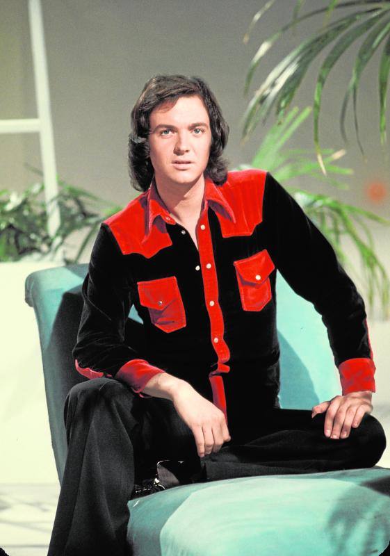 Posado del cantante Camilo Sesto. 