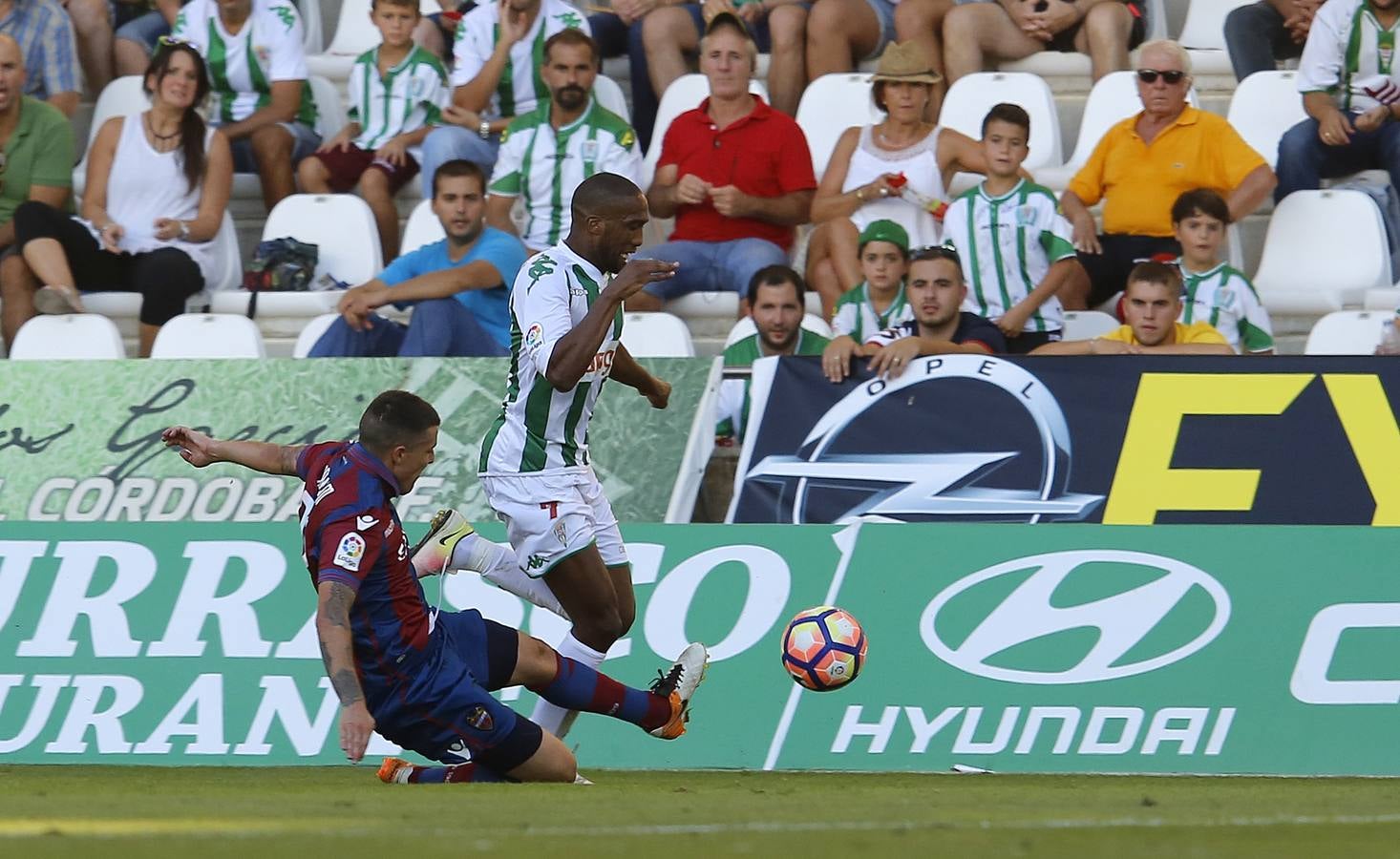 El Córdoba-Levante, en imágenes