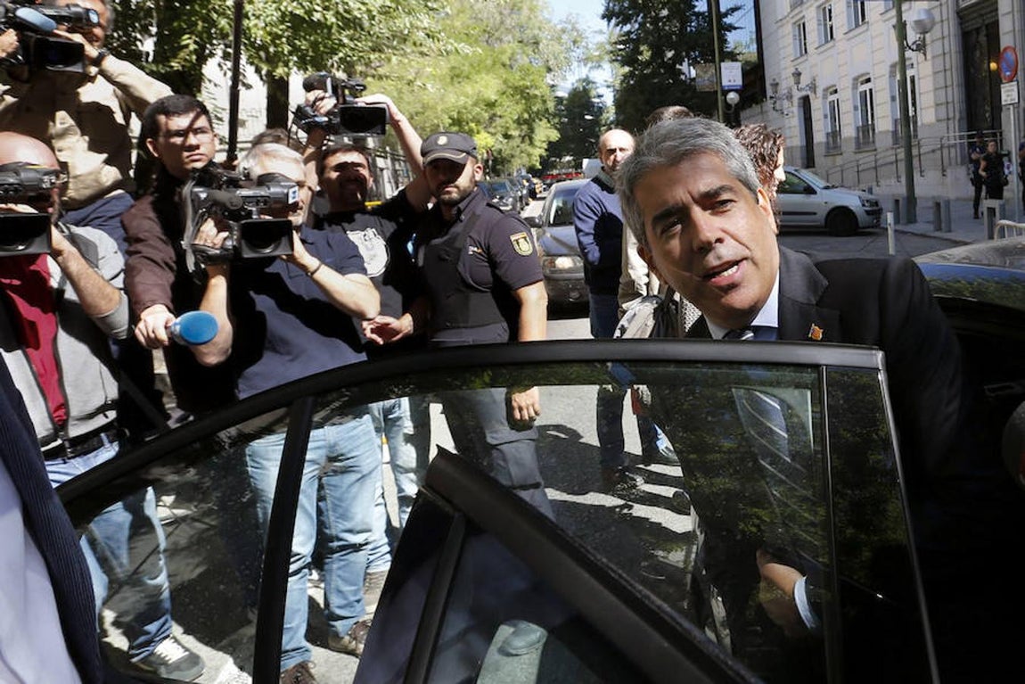 Homs ha vuelto a insistir en que su actuación en la consulta prohibida por el Tribunal Constitucional fue «claramente legal, actuamos a conciencia de que actuábamos conforme al mandato del Parlamento de Cataluña, que era muy claro», ha dicho. 