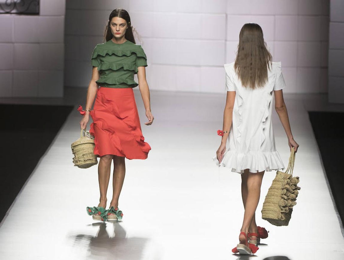 En imágenes: El desfile de Luke Leandro Cano y Esther Noriega