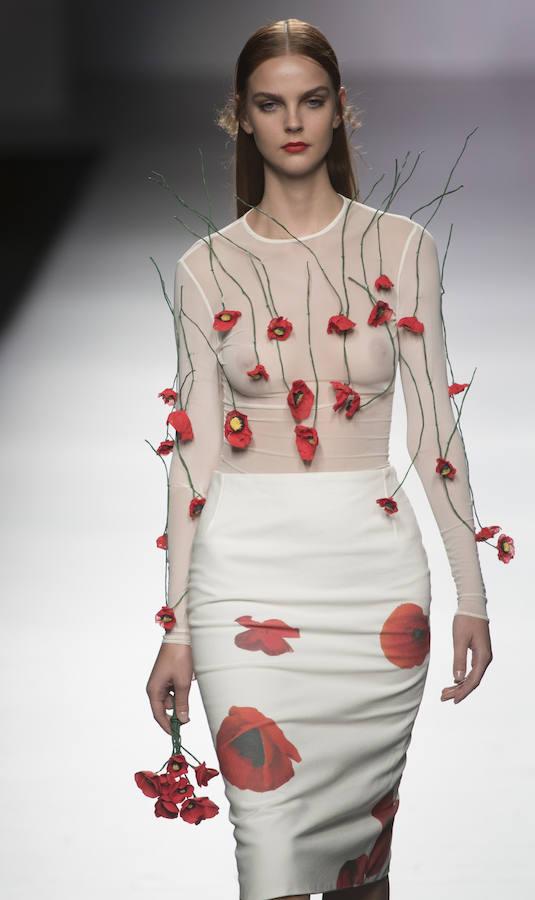 En imágenes: El desfile de Luke Leandro Cano y Esther Noriega