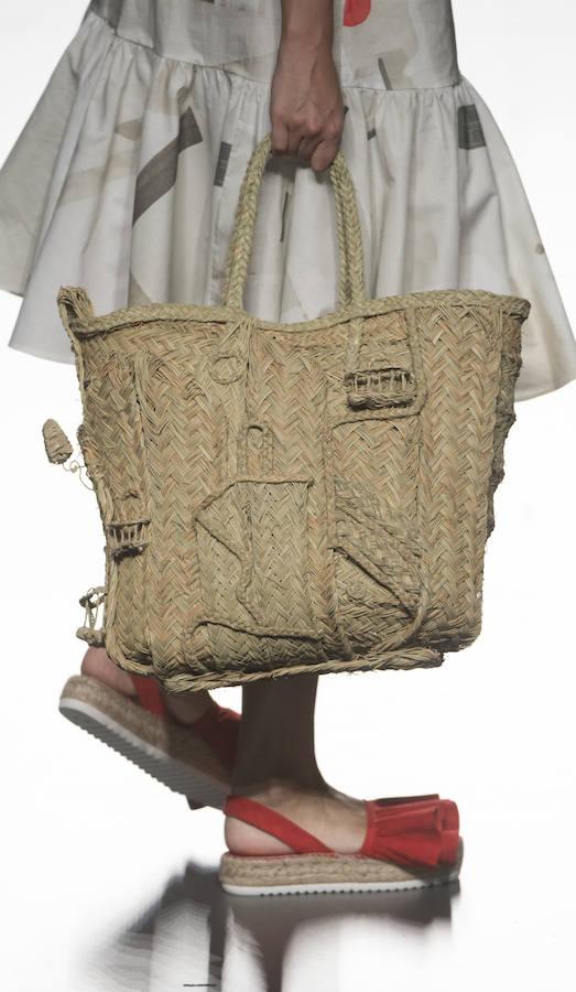 En imágenes: El desfile de Luke Leandro Cano y Esther Noriega