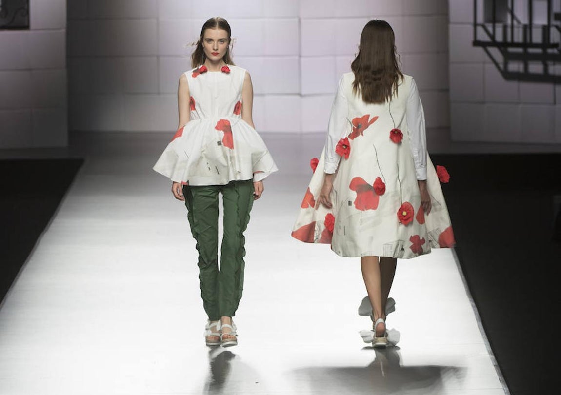 En imágenes: El desfile de Luke Leandro Cano y Esther Noriega