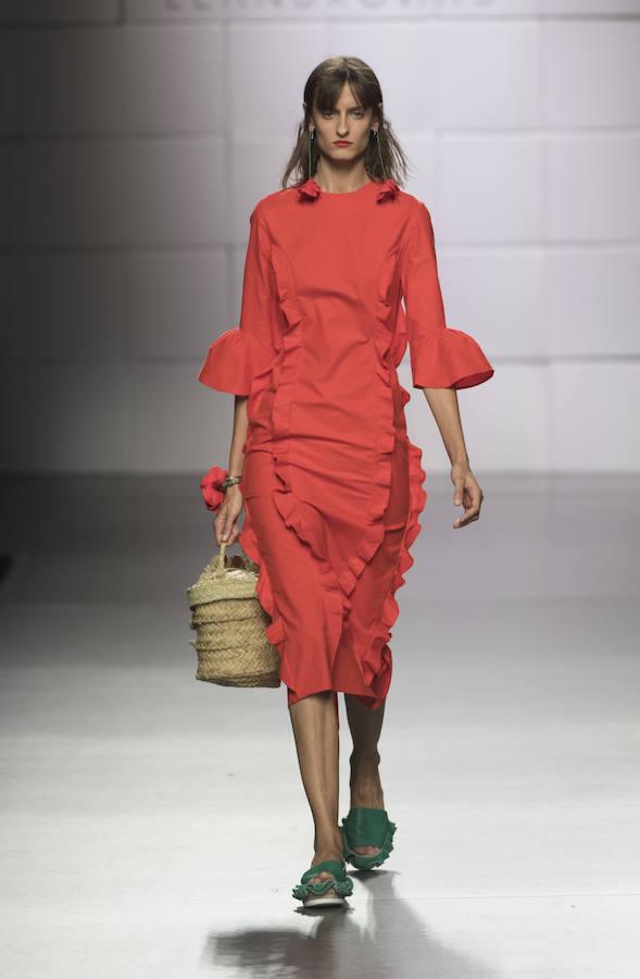 En imágenes: El desfile de Luke Leandro Cano y Esther Noriega