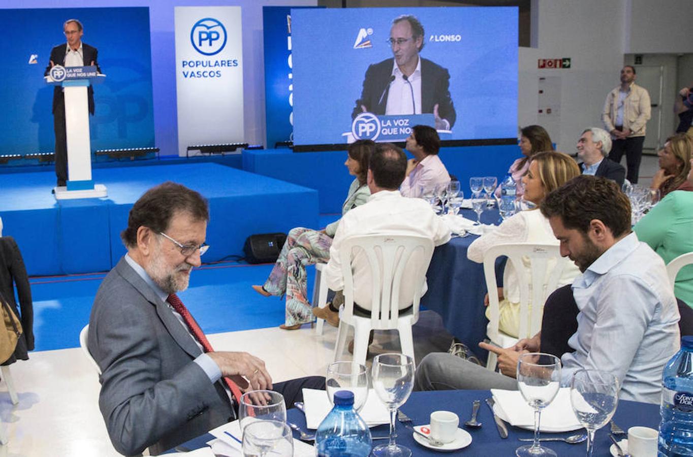 País Vasco-PP. El exministro de Sanidad ha celebrado el mitin de cierre de campaña en Vitoria