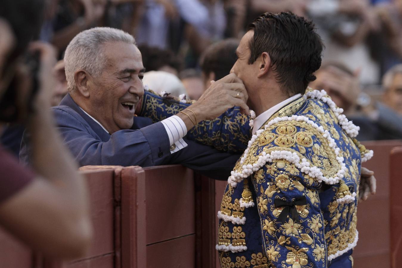 Ramón Vila felicita a Manzanares