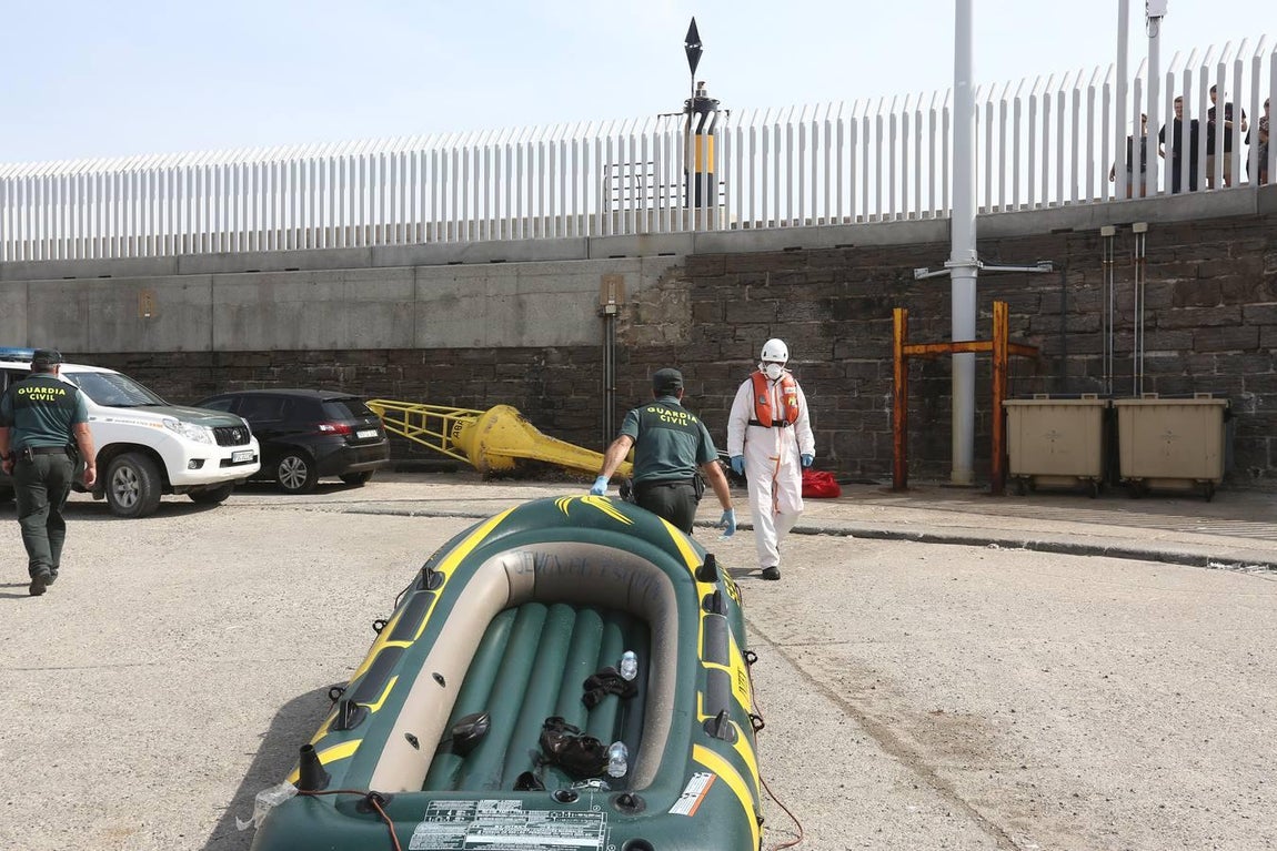 Salvamento Marítimo rescata a once subsaharianos y los traslada al puerto de Tarifa