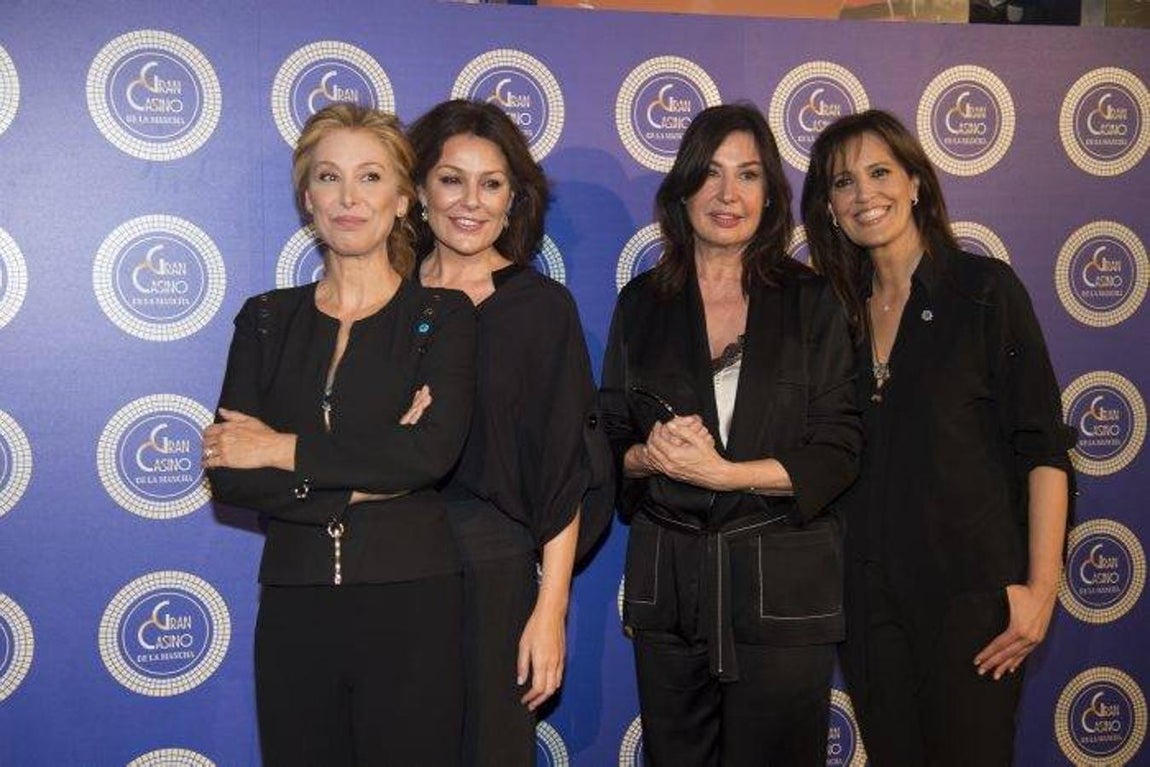 Teresa Viejo, Nuria González y Carmen Martínez-Bordiú. 