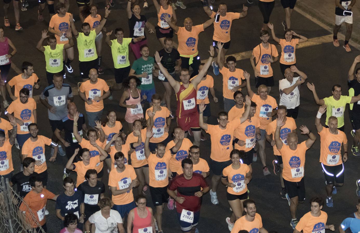 Los sevillanos disfrutan del «running» en la Nocturna