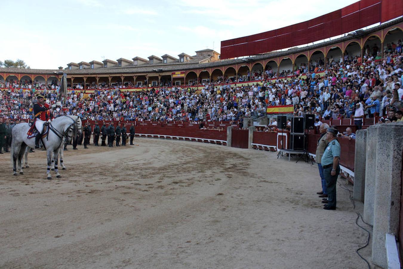 Exhibición de la Guardia Civil en la plaza de toros