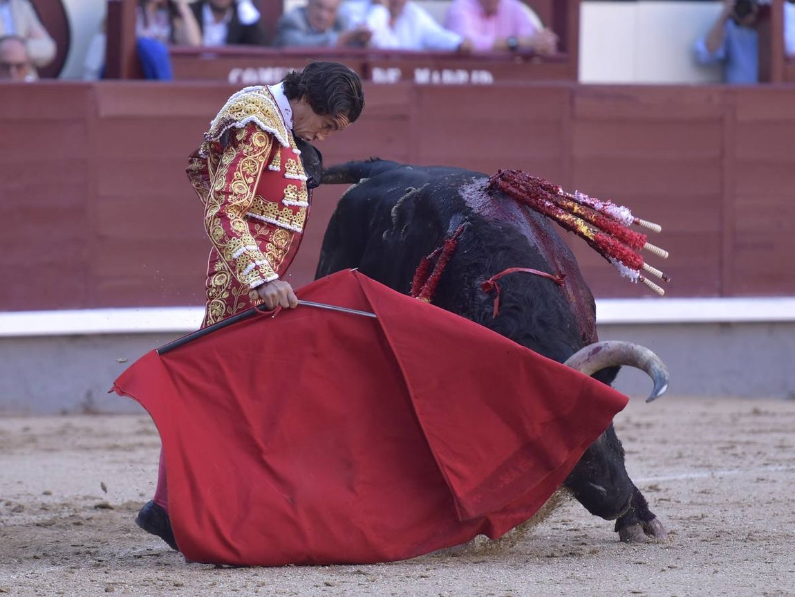 Las épicas faenas de Curro Díaz y José Garrido en la Feria de Otoño, foto a foto