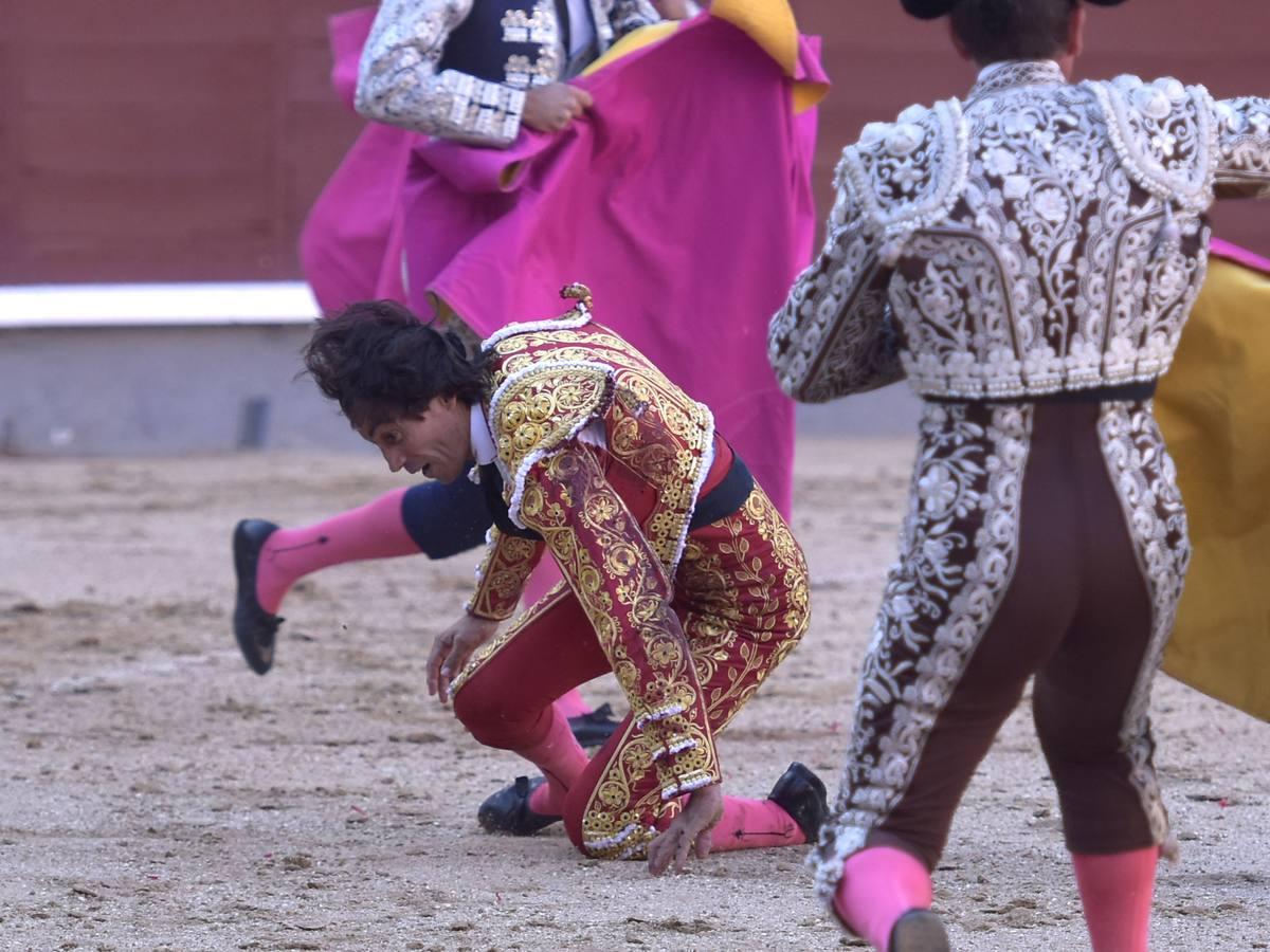 Secuencia de las tremendas cogidas a Curro Díaz en Las Ventas