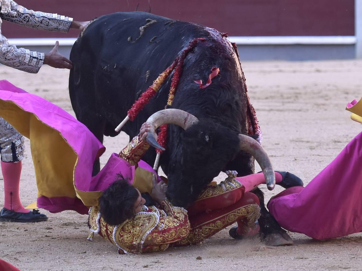 Secuencia de las tremendas cogidas a Curro Díaz en Las Ventas