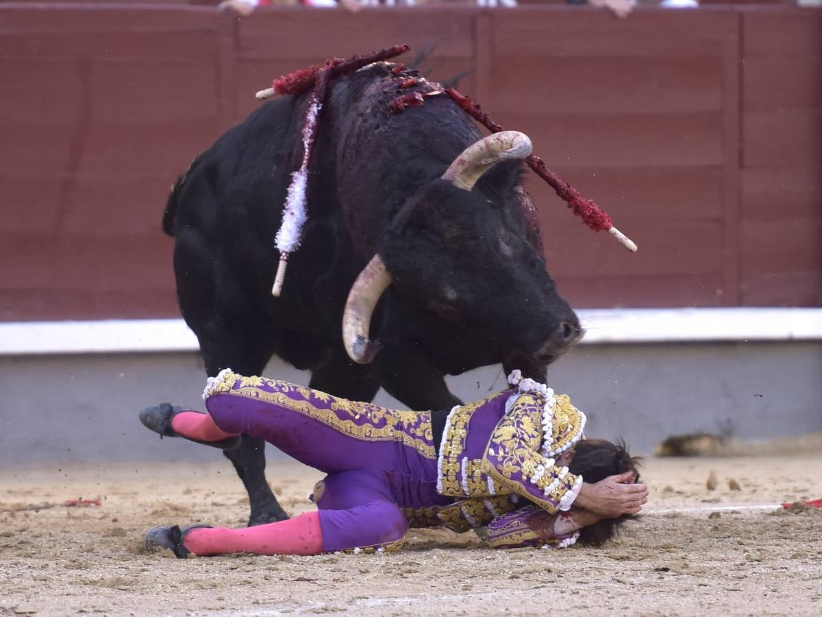 Secuencia de los espeluznantes percances de José Garrido en Las Ventas