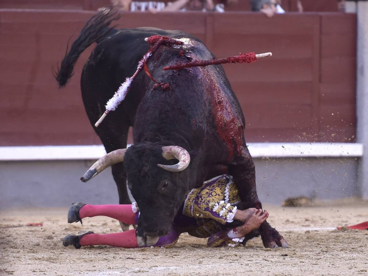 Secuencia de los espeluznantes percances de José Garrido en Las Ventas