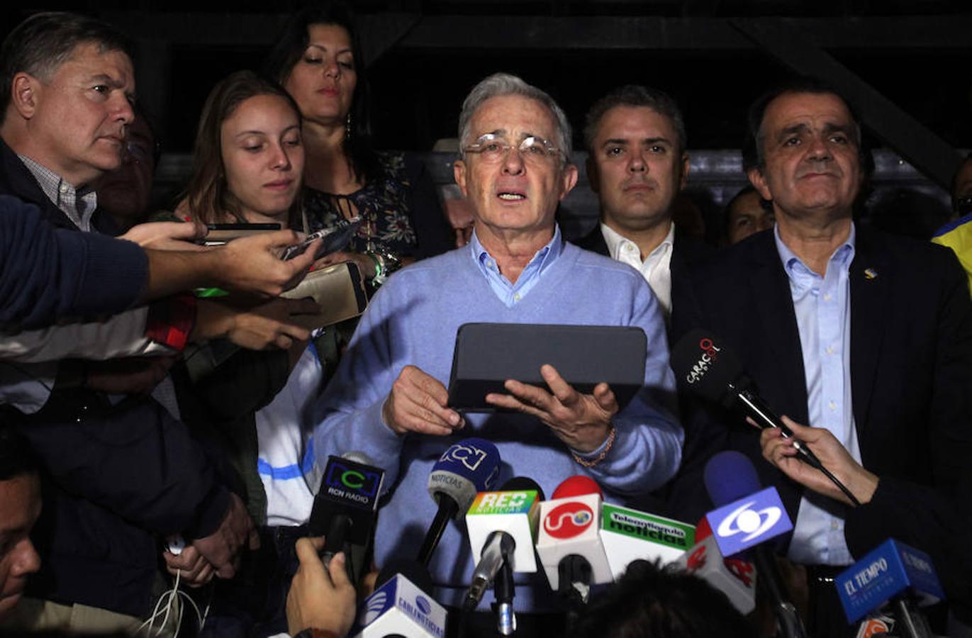 Álvaro Uribe se declaró dispuesto a aportar a «un gran pacto nacional» después de que hoy se impusiera la opción del «no». 