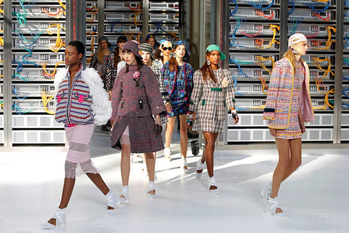 El desfile más futurista de Chanel