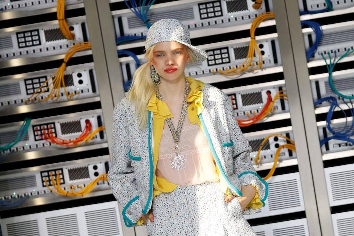 El desfile más futurista de Chanel