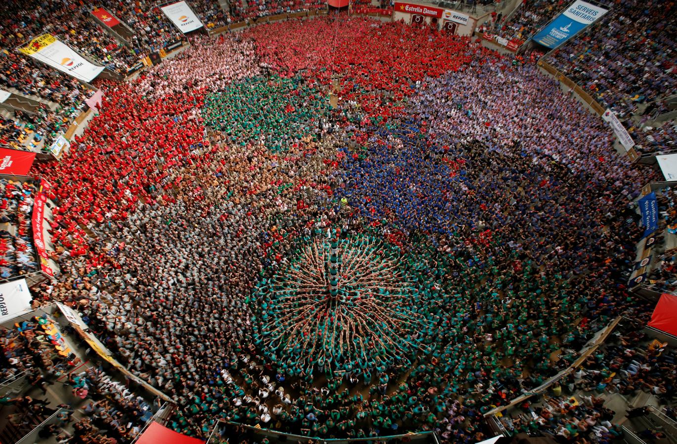 El gran espectáculo. Los Castellers de Vilafranca han afianzado su liderazgo en el mundo casteller al conseguir su octavo Concurs de Castells consecutivo, el undécimo de la colla vilafranquina.