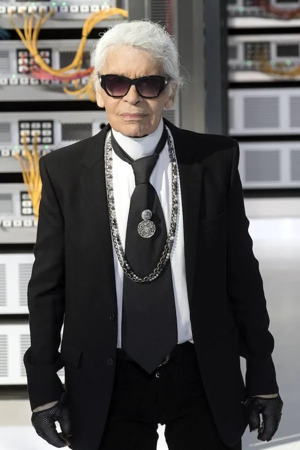 El diseñador Karl Lagerfeld, una de las estrellas más aclamadas en la Semana de la Moda de París. 