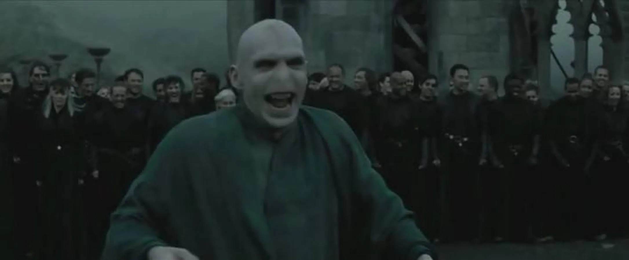 Ralph Fiennes en el papel de Voldemort