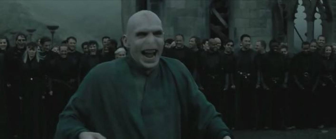 Ralph Fiennes en el papel de Voldemort. 
