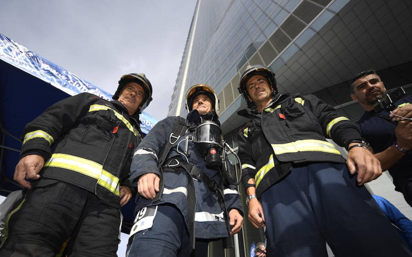 Los bomberos han subido cientos de peldaños en unos minutos. 