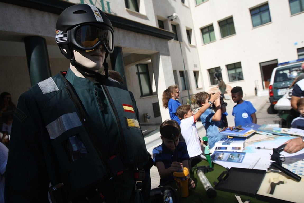 Jornada de puertas abiertas en la Guardia Civil de Cádiz
