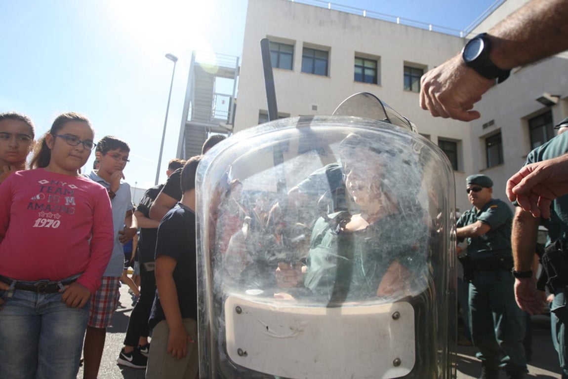 Jornada de puertas abiertas en la Guardia Civil de Cádiz