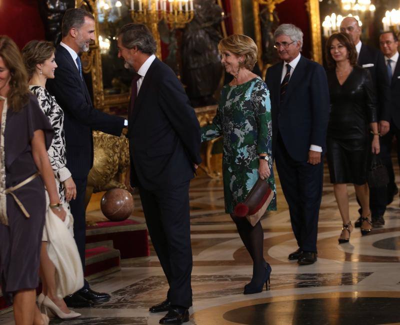 Esperanza Aguirre y su marido, Fernando Ramírez de Haro y Valdés, han acudido este miércoles a la recepción real. 