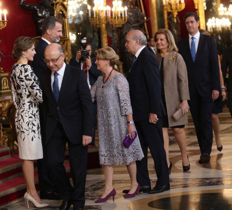 Cristóbal Montoro, ministro de Hacienda en funciones, es recibido. 