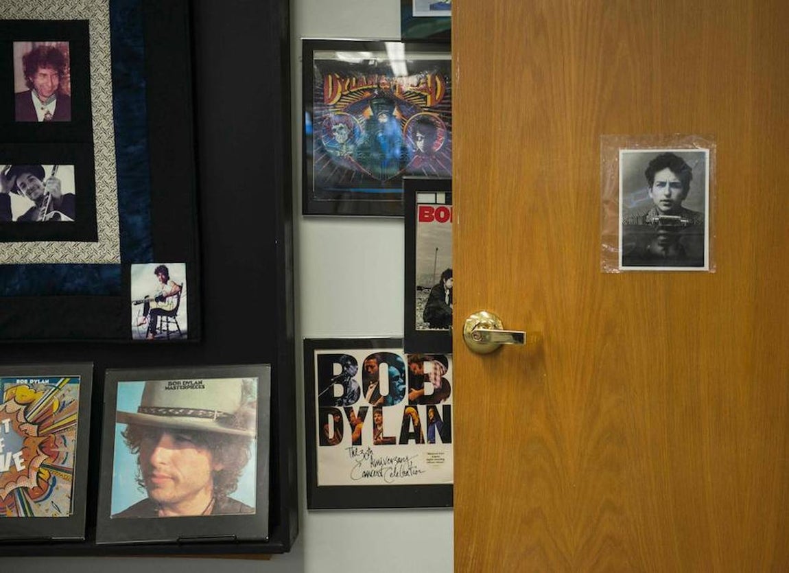 Exposición dedicada al músico en la librería pública de Hibbing. 