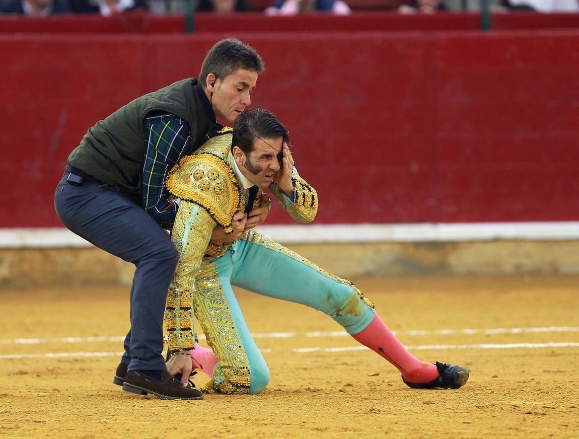 Imágenes de la escalofriante cogida a Juan José Padilla en Zaragoza