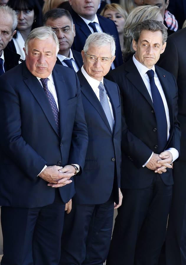 El presidente del Senado francés, Gerard Larcher, el presidente de la Asamble Nacional, Claude Bartolone y el exmandatario Nicolás Sarkozy. 