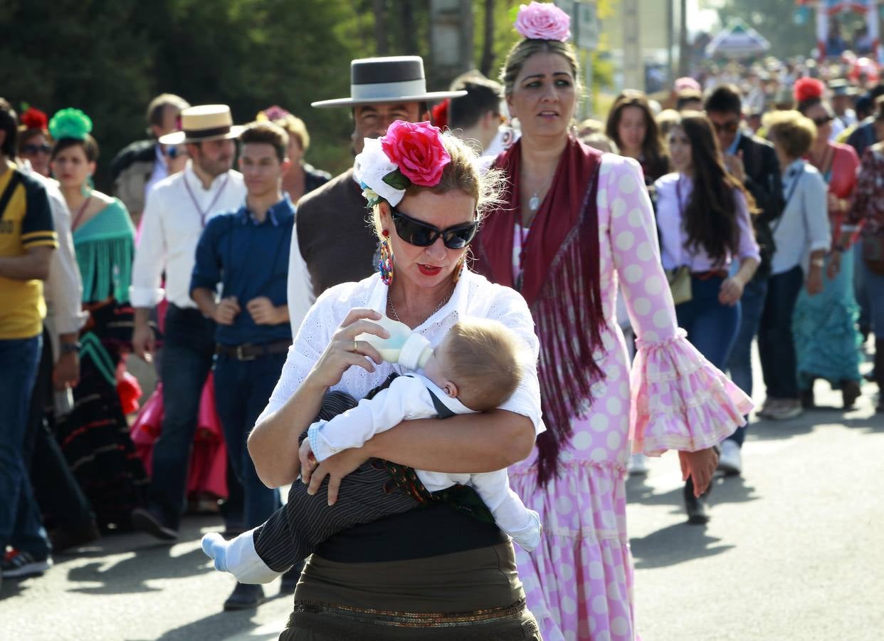 Miles de personas acompañan a la Virgen de Valme en su romería